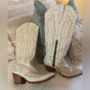Ariat Casanova’s— worn once